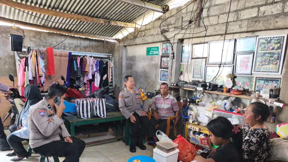 Personel Polsek Ringinrejo  mendatangi rumah singgah yang menjadi tempat pembinaan dan pendampingan orang dengan gangguan jiwa (ODGJ). (Foto Polsek Ringinrejo)