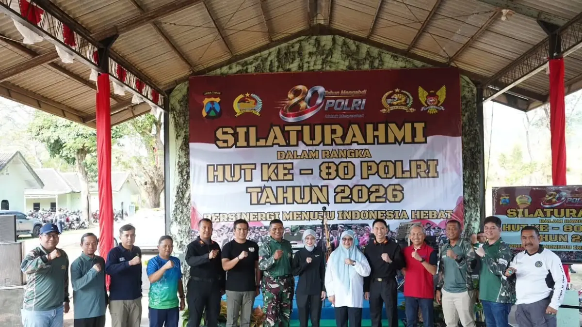 Polres Kediri AKBP Bramastyo Priaji bersama Walikota Kediri, Kapolres Kediri Kota, Komandan Brigif, Komandan Kodim dan beberapa tokoh lainnya saat lakukan silaturahmi dalam rangka HUT Bhayangkara ke-80. (Foto Polres Kediri)