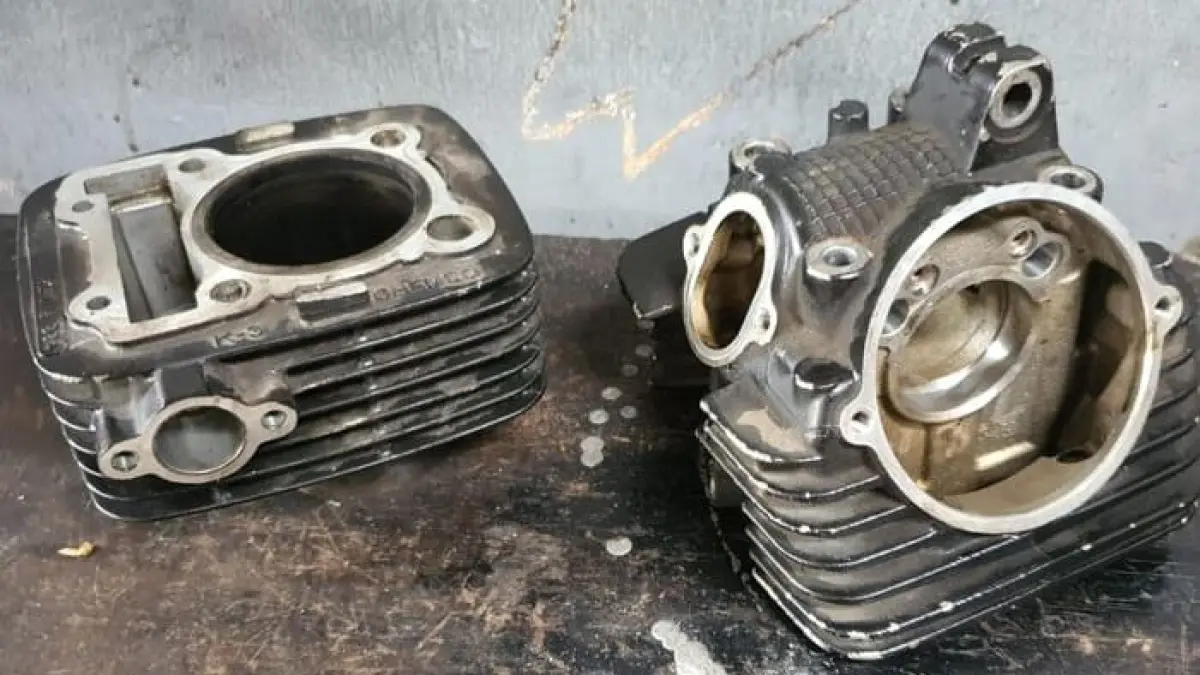 Ilustrasi pembubutan piston (Sumber Foto : otomotifnet.com)