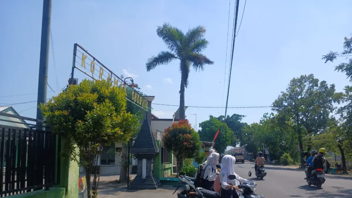 Pelajar di Kabupaten Kediri masih banyak yang tidak memakai helm saat berkendara (Sumber Foto : Imam Fathoni/JPRK)