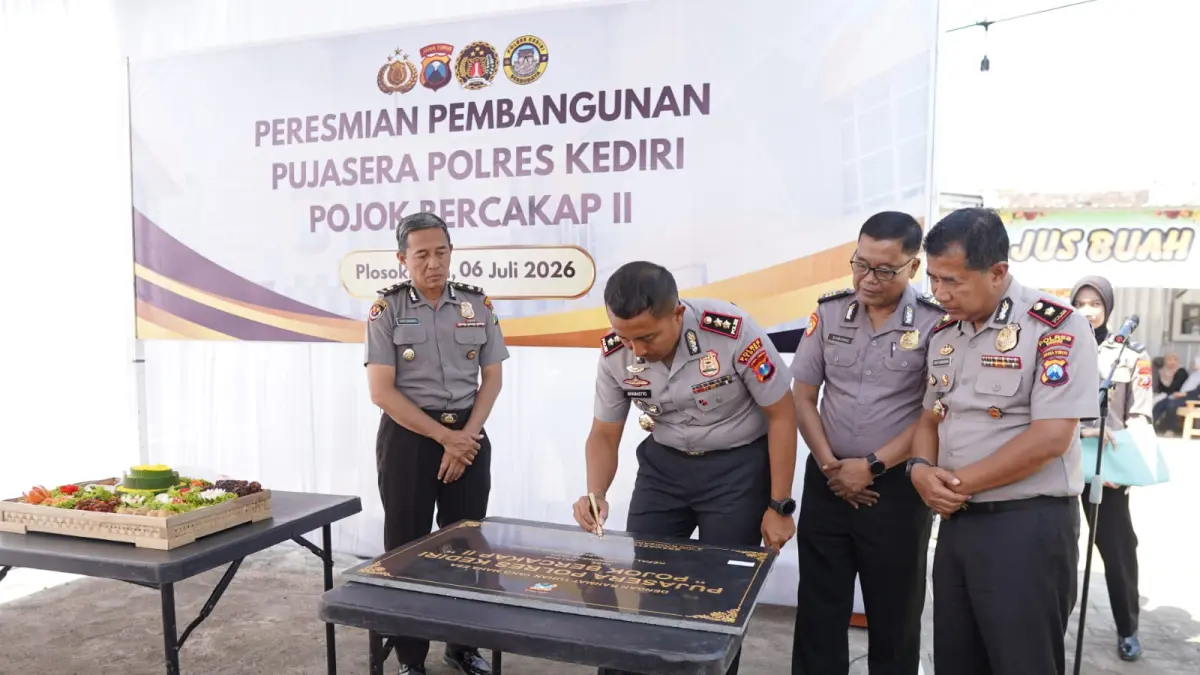 Dukung Ekonomi Masyarakat: Pujasera Pojok Bercakap II Resmi Dibuka, Polres Kediri Hadirkan Ruang Baru bagi UMKM. (Foto Polres Kediri)
