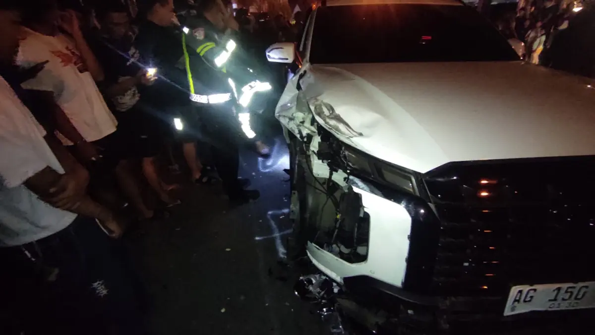 RINGSEK: Bodi depan kiri mobil Hyundai Palisade rusak setelah menabrak satu sepeda motor dan dua mobil pada Minggu (5/7) malam. (Foto: Dokumen Satlantas Polres Kediri Kota)