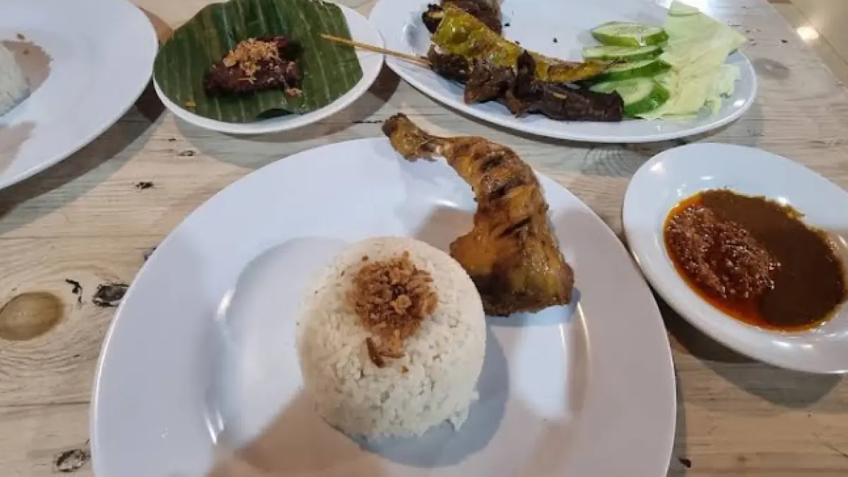 ilustrasi nasi uduk ayam goreng (Google Maps / iskandar “Ayoy SpeedHolic” zulkarnain)