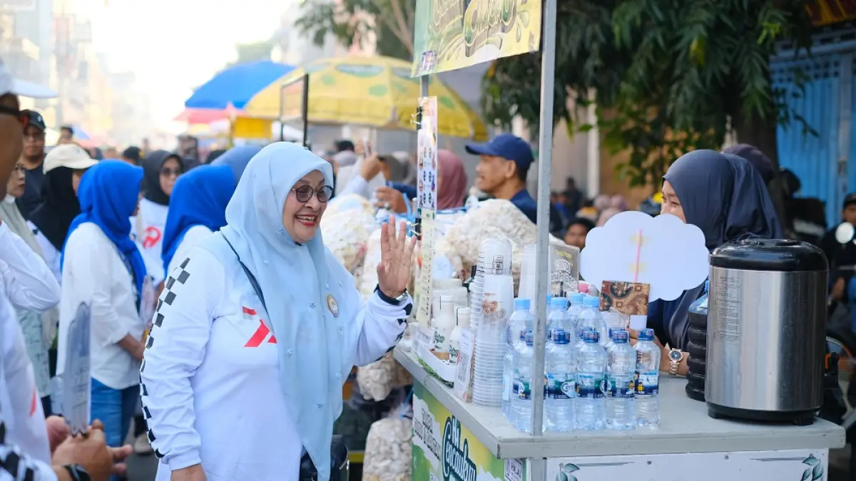 Ketua DPRD Kota Kediri Firdaus berdialog dengan pelaku UMKM di Kota Kediri. 