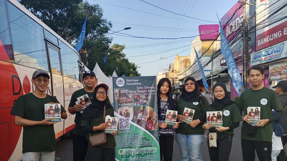 Gencarkan Pengenalan Program, Eduhope Foundation Sapa Warga di CFD Jalan Dhoho
