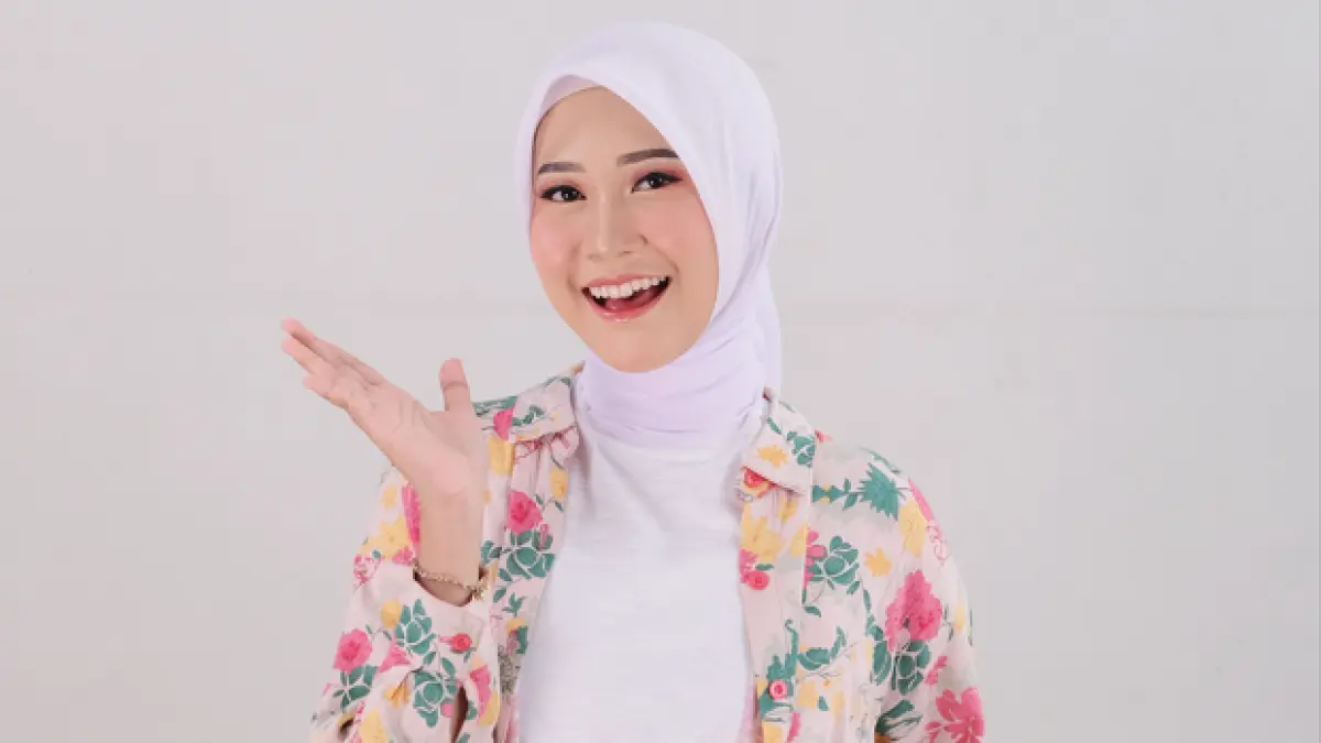 Rekomendasi outfit colorfull dan bermotif yang bisa kamu contoh. (Foto : Dok. Pribadi)