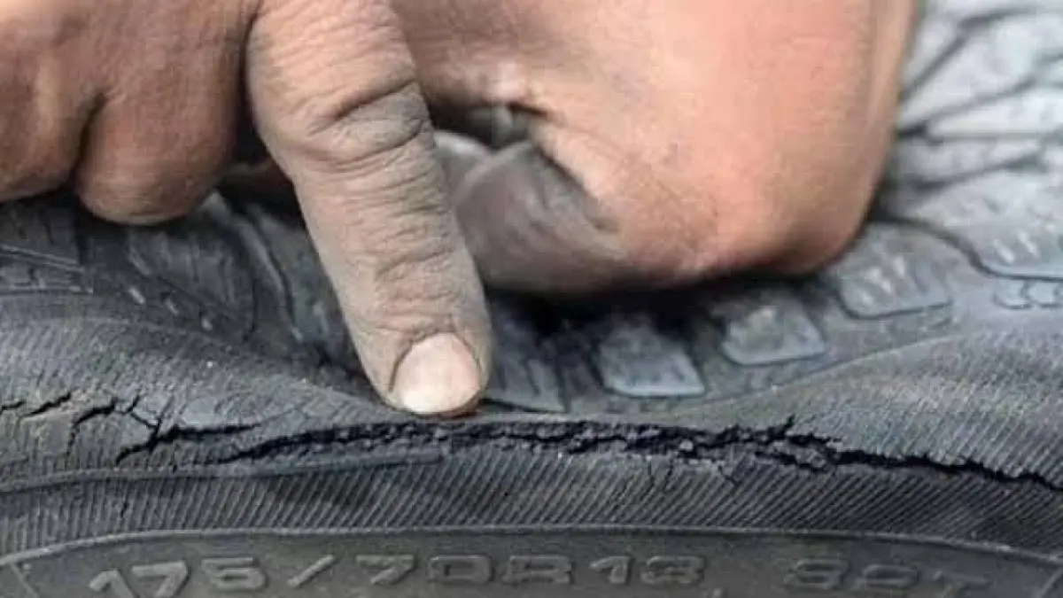 Ilustrasi ban retak/getas pada motor (Sumber Foto : saibumi.com)