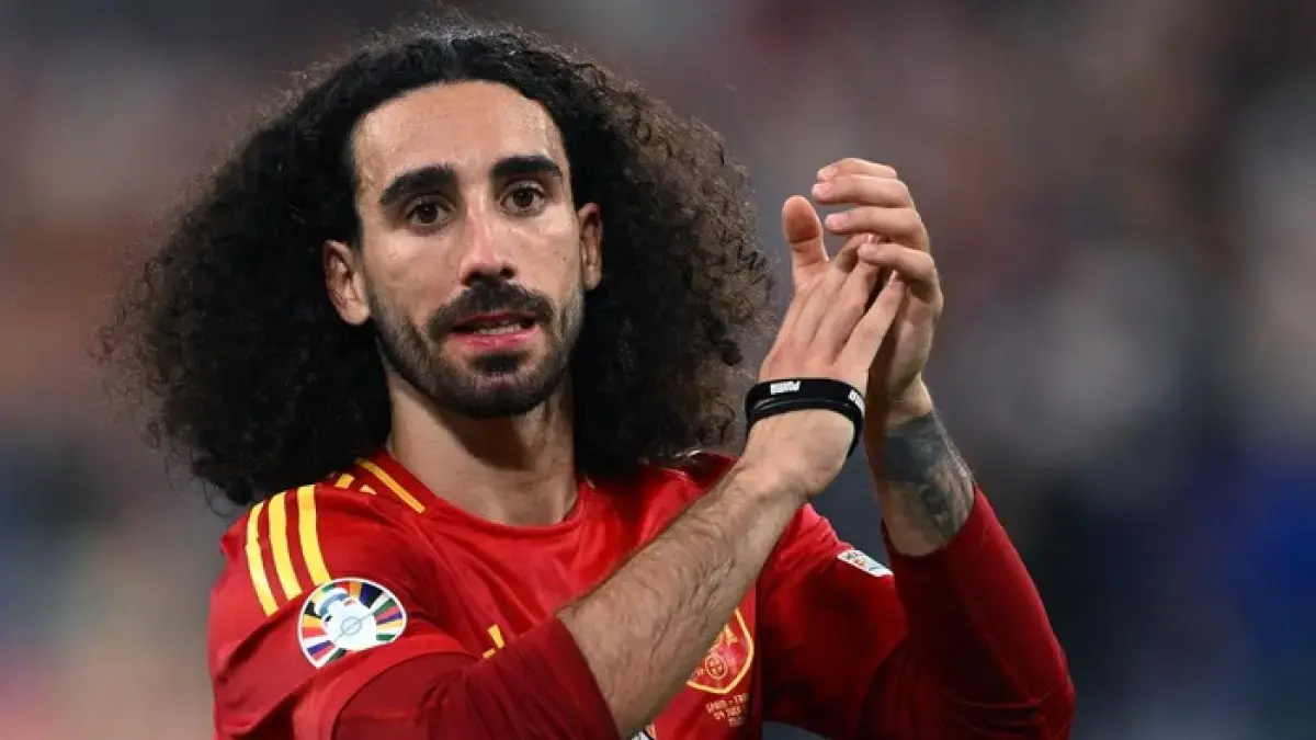 Marc Cucurella menjadi salah satu pemain paling menonjol yang terus mendapatkan apresiasi atas kontribusi besarnya di lapangan hijau. (sportdetik)