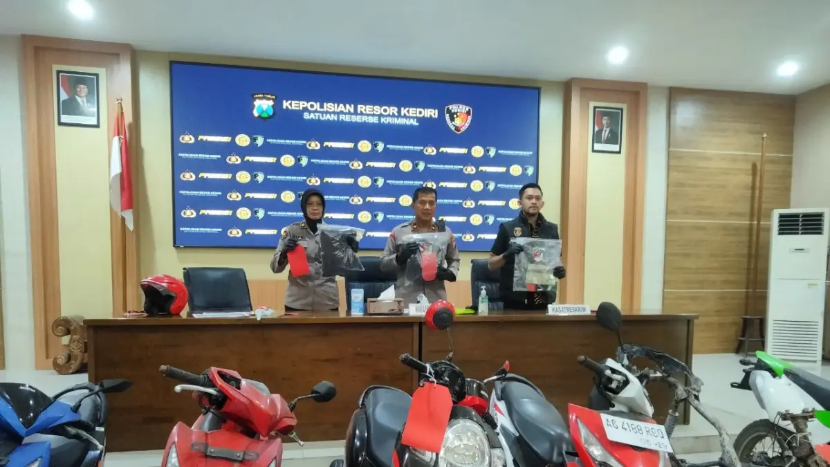 Pre Release Polres Kediri terkait kasus curanmor dan juga pembakaran rumah di plosoklaten oleh mantan suami (Sumber Foto : Imam Fathoni/JPRK)