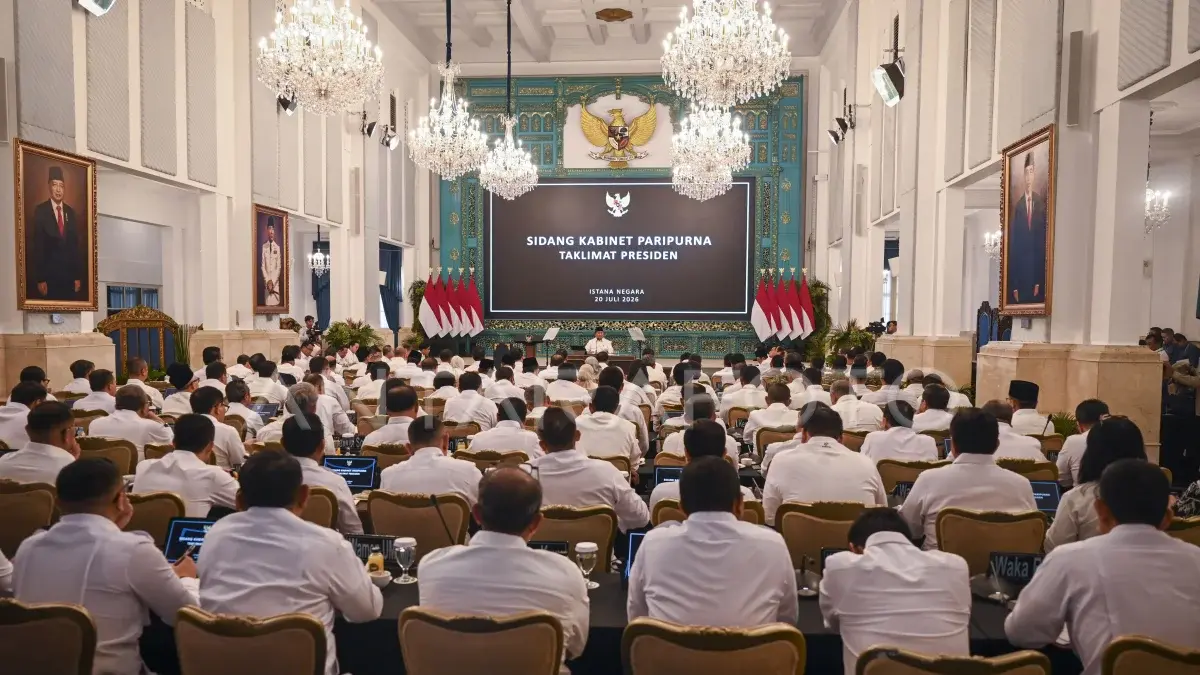 Presiden Prabowo Subianto memimpin Sidang Kabinet Paripurna di Kantor Presiden, Istana Negara, Jakarta, Senin (20/7/2026). ANTARA FOTO/Galih Pradipta/nz

