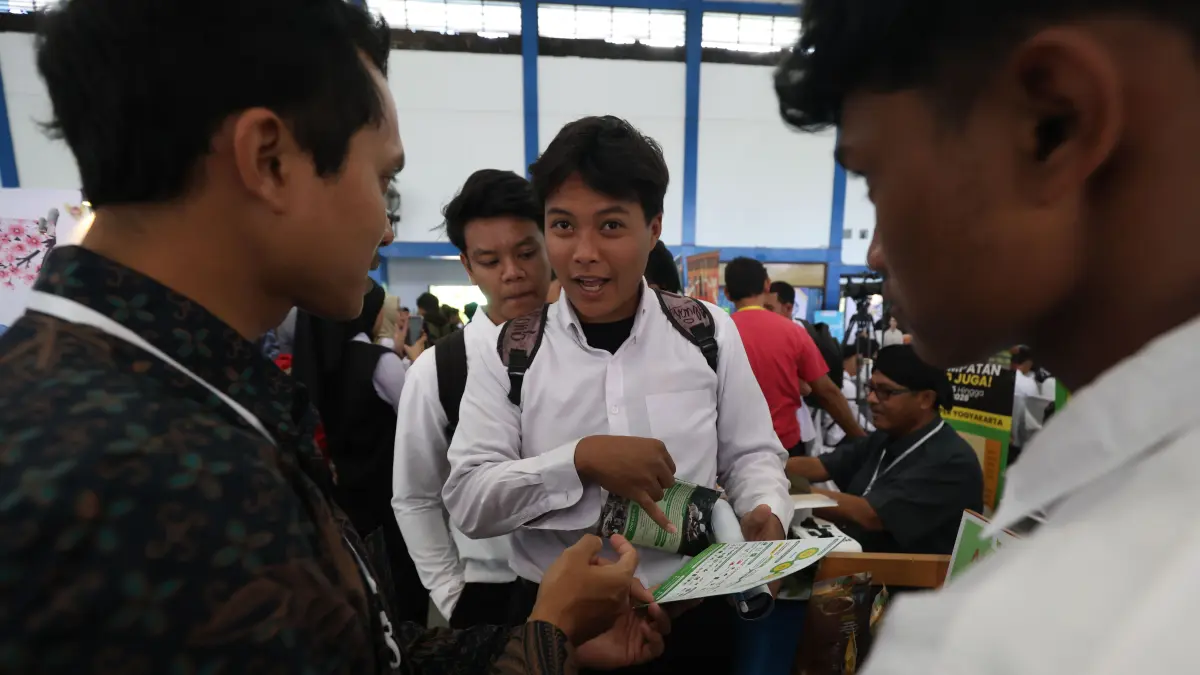 Ribuan pekerja padati job fair yang diselenggarakan Pemkot Kediri, kemarin. (Wahyu Adji/JPRK)