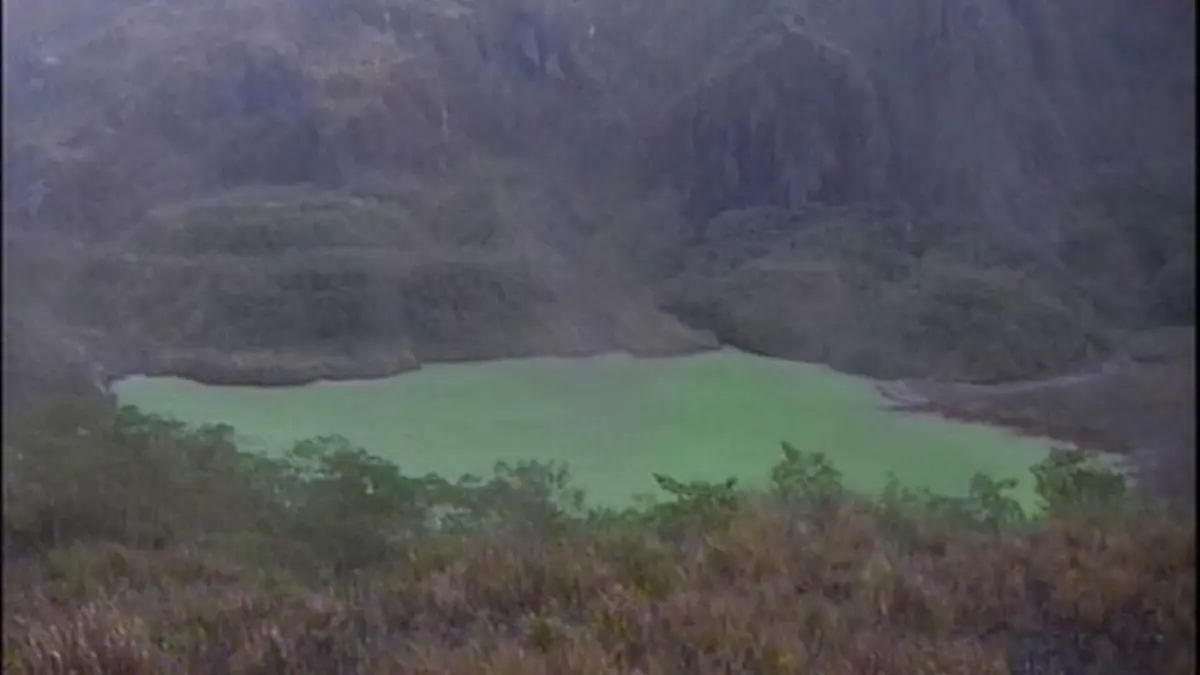 Suasana kawah kelud.