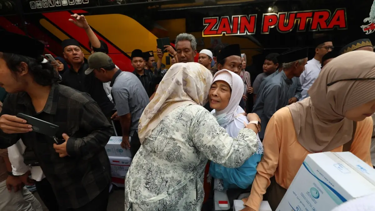 Jemaah Haji Kota Kediri di musim haji 2026 saat tiba di GOR Jayabaya, 1 Juli 2026 lalu. (Foto: Wahyu Adji)