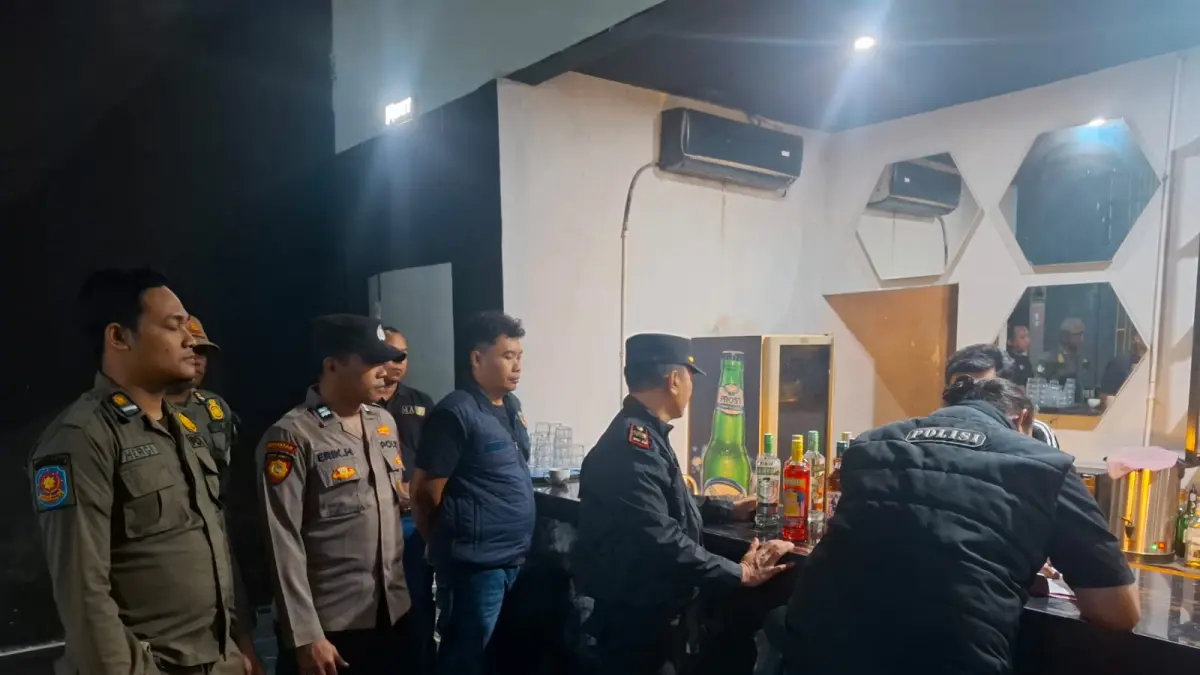 Polsek Ngasem bersama Satpol PP lakukan razia miras. (Foto Polsek Ngasem)