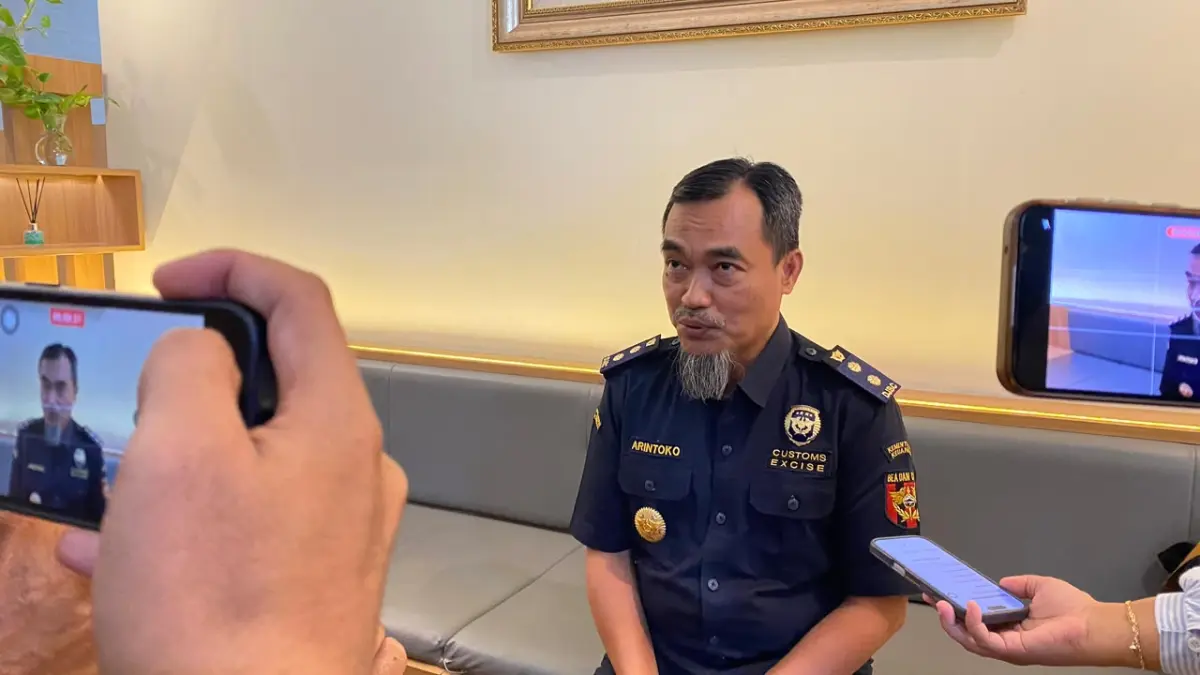 Seksi Penyuluhan dan Pelayanan Informasi Bea Cukai Kediri Arintoko Dwi Wiharto, saat dikonfirmasi pekerja pers di kantornya./Foto : Hilda Nurmala
