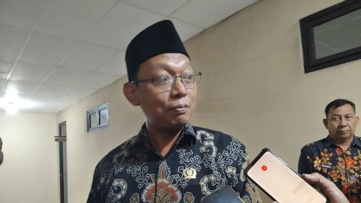 ASPIRASI: Wakil Ketua Komisi II DPRD Kabupaten Kediri M. Zaini saat diwawancarai awak media. (DIANA YUNITA SARI/JPRK)