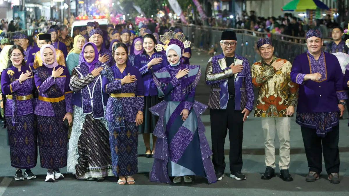 Utusan Khusus Presiden Zita Anjani (empat dari kiri) Sempatkan ke Dhoho Night Carnival 2026. (WAHYU ADJI F/JPRK)