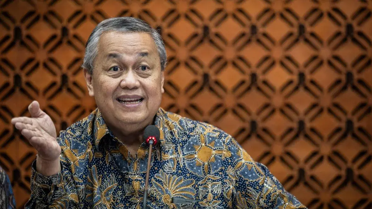 Gubernur Bank Indonesa Perry Warjiyo menjawab pertanyaan wartawan saat konferensi pers hasil rapat Dewan Gubernur di Gedung Thamrin Bank Indonesia, Jakarta, Rabu (19/3/2025) ANTARA FOTO/Bayu Pratama S/Spt.