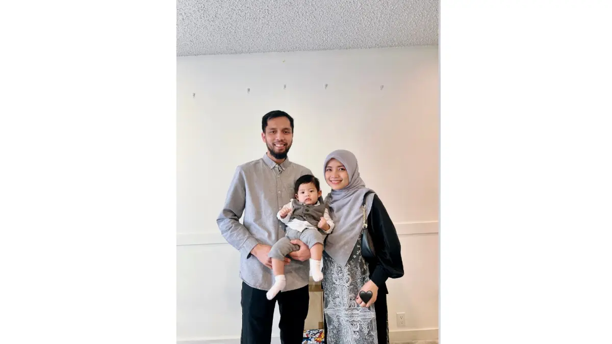 Laa Tania Aura Salsabila berfoto bersama keluarga di Kanada. (Dok. Laa Tania)