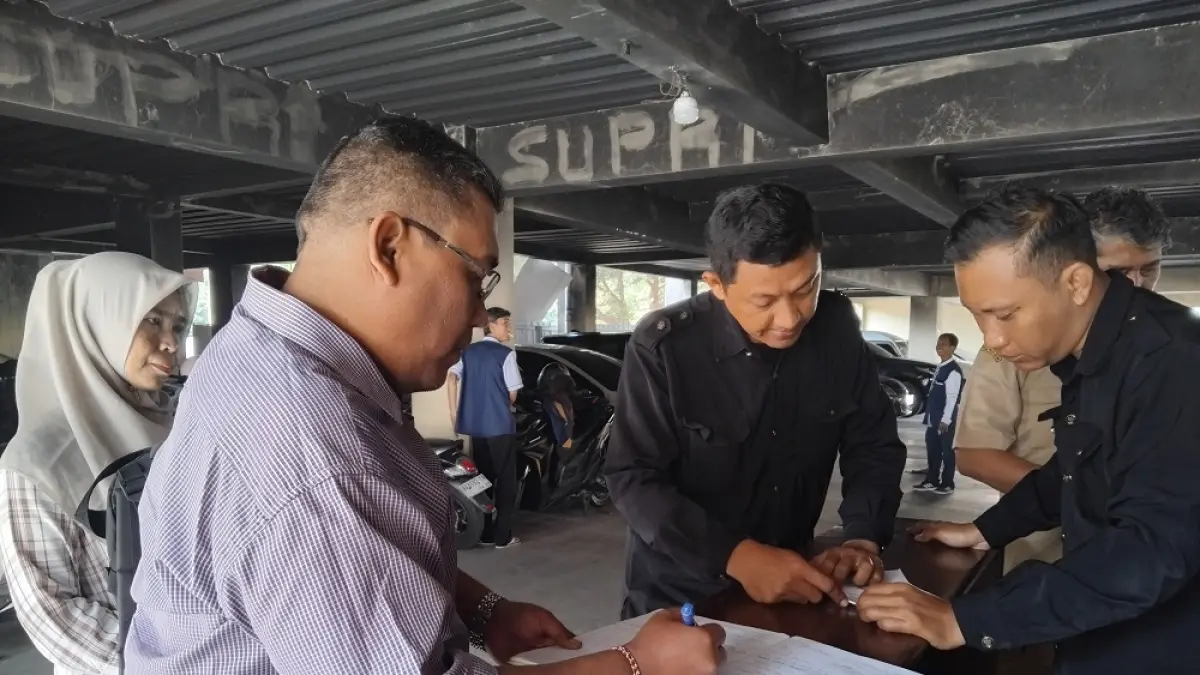 MINTA HEARING: Sejumlah pedagang di area SLG mengirim surat permintaan rapat dengar pendapat ke DPRD Kabupaten Kediri.