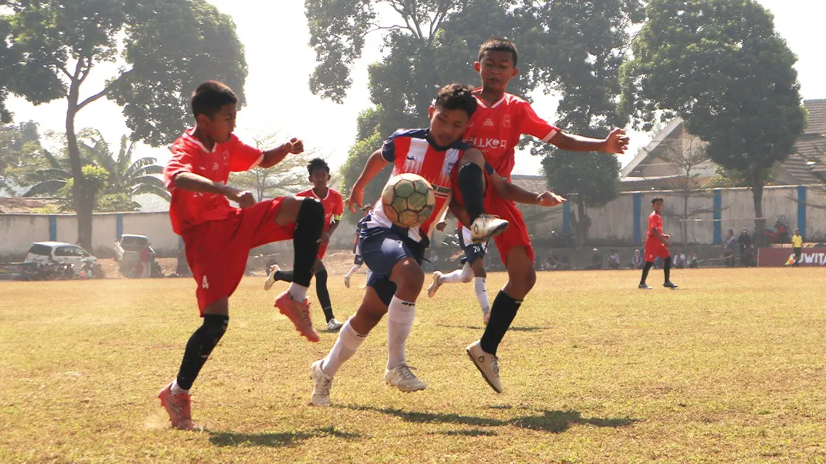 Skuad muda Triples Kediri beraksi. (EMILIA SUSANTI)