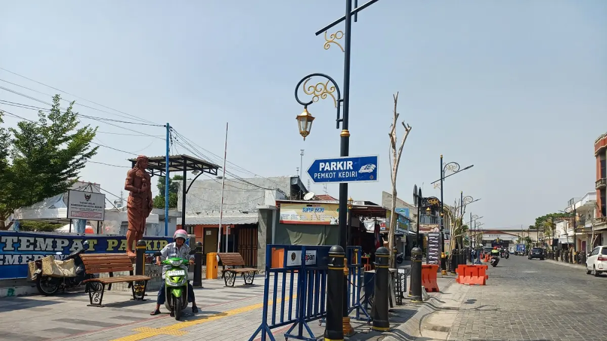 Area depan lahan parkir di Eks Pasific Motor, Jl Stasiun. Tahun 2027 nanti, rencananya akan dibangun gedung parkir di sana. (Foto: Ayu Isma)