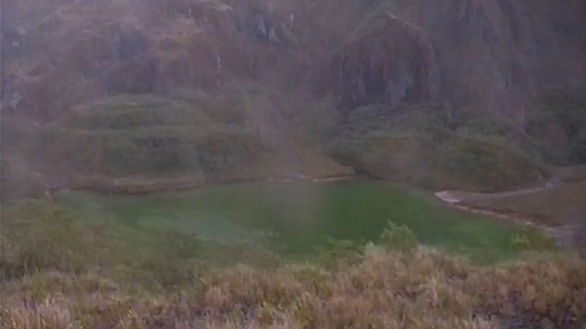 Pantauan kawah Kelud oleh PVMBG