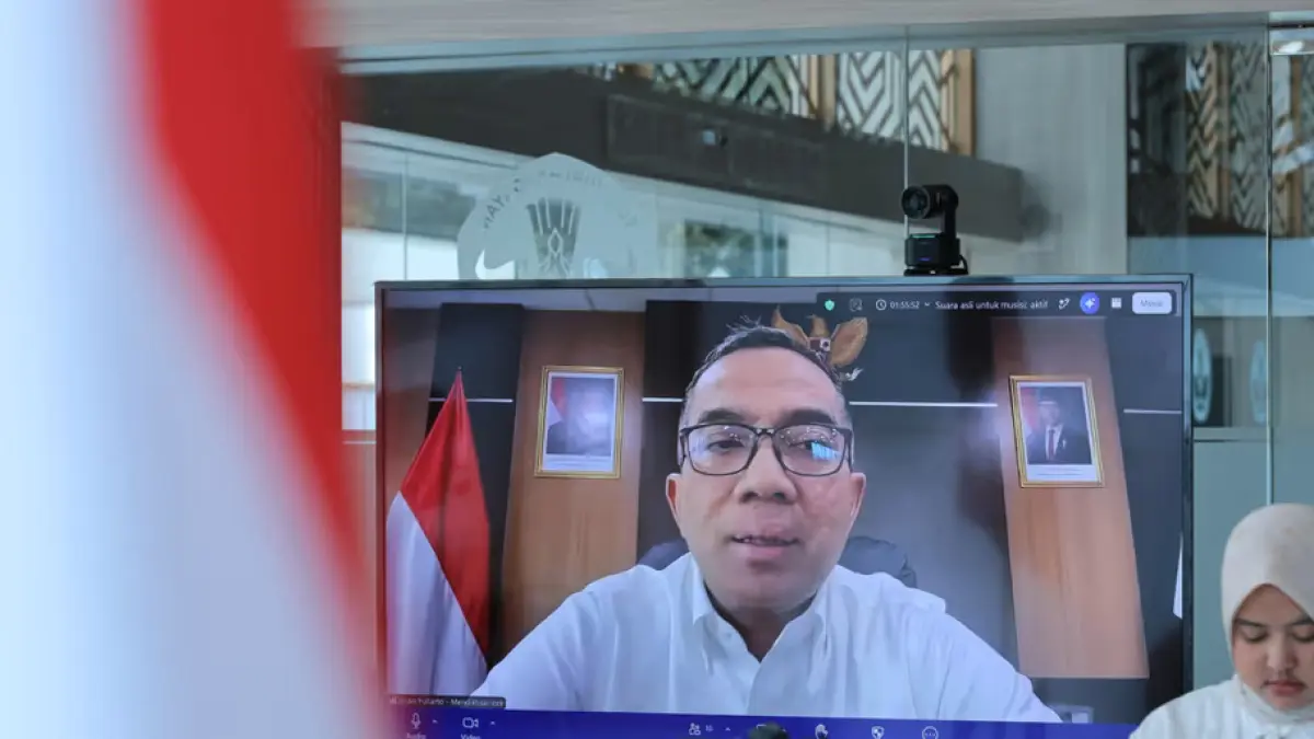 SOSIALISASI PROGRAM: Narasumber dari Kemdiktisaintek menyampaikan penjelasan secara daring mengenai Program Aksara Mahasiswa 2026. (web/kemdiktisaintek)