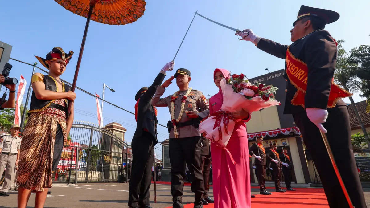 Tepat 1 Tahun Menjabat Kapolres Kediri Kota, AKBP Kresno Wisnu Putranto resmi gantikan AKBP Anggi Saputra Ibrahim. (HILDA NURMALA RISANI)
