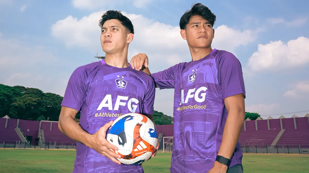 Althaf Indie (kiri) dan Zanadin Fariz (kanan) resmi membela skuad Macan Putih di Super League 2026/2027. (FOTO: Persik Kediri)
