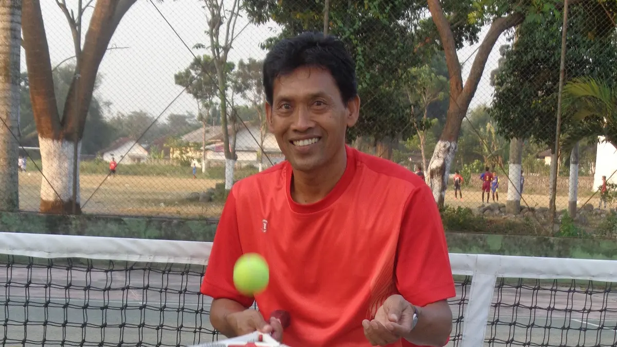 Suyanto, pelatih tenis dari Kediri/foto Emilia Susanti