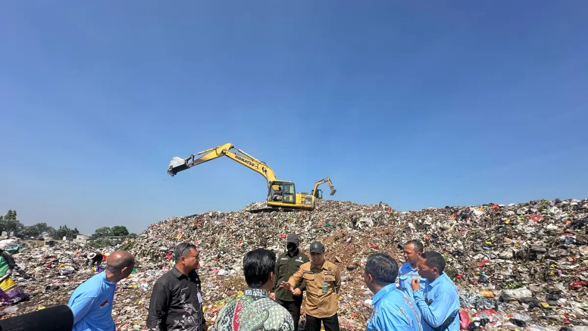 PN Kediri saat melakukan peninjauan ke lokasi TPA Klotok. (PN Kediri for JPRK)