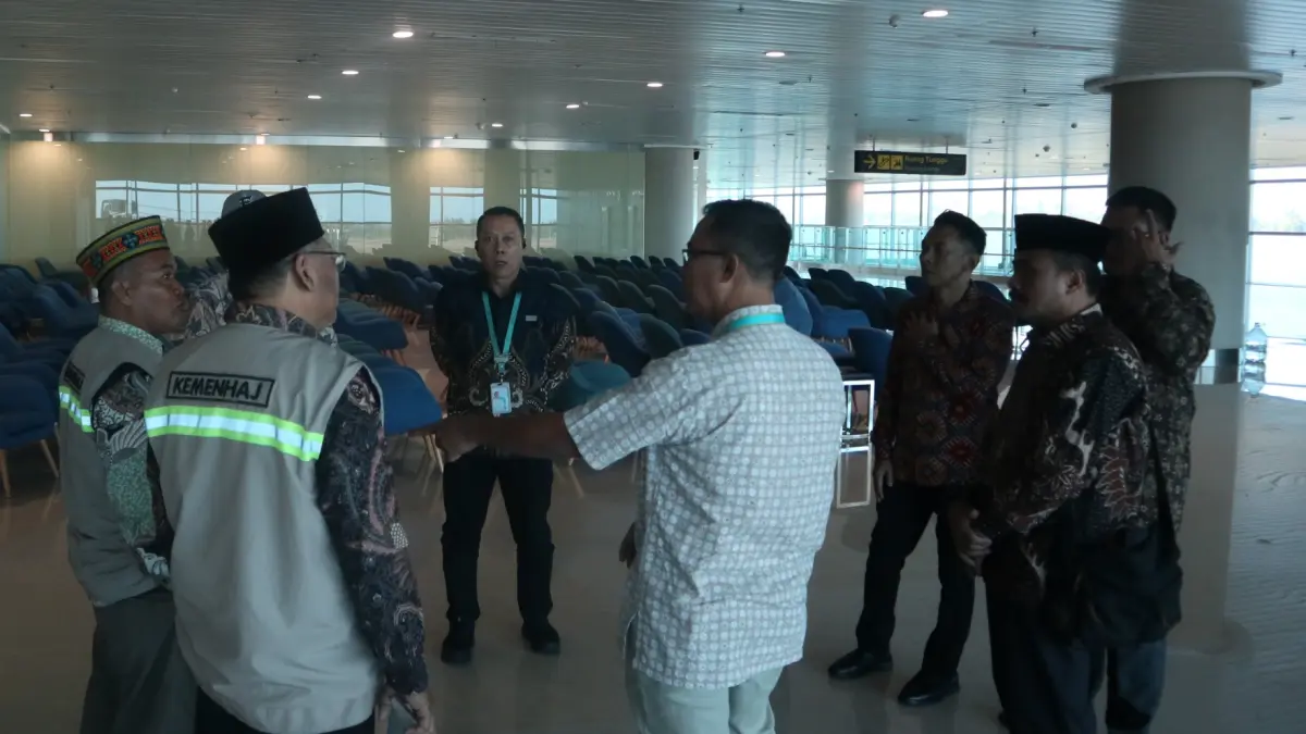 Tim dari Pemkab Kediri dan Kemenhaj lakukan studi tiru di Bandara YIA Kulonprogo yang menerapkan embarkasi haji berbasis hotel. Tahun depan, Bandara Dhoho juga akan melayani penerbangan haji. (Foto Asad MS)

&nbsp;