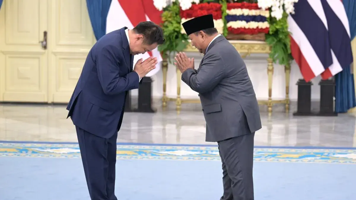 Presiden Prabowo Subianto (kanan) saling memberi salam dengan Perdana Menteri (PM) Thailand Anutin Charnvirakul saat kunjungan kenegaraan di Istana Merdeka, Jakarta, Senin (3/8/2026). Kunjungan kenegaraan Anutin Charnvirakul di Istana Merdeka Jakarta tersebut untuk meluncurkan Peta Jalan Kemitraan Strategis Indonesia Thailand 2026-2030 yang terfokus pada tiga bidang utama yaitu keamanan, pembangunan ekonomi, dan sosial-budaya. (ANTARA FOTO/GALIH PRADIPTA)