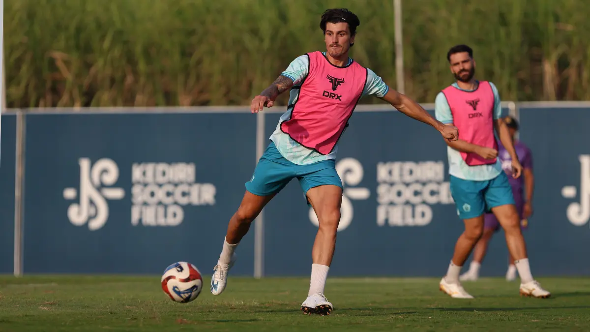 Sergio Castel resmi menjadi pemain Persik Kediri. (Wahyu Adji)