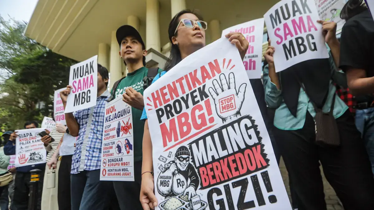 Aksi desakan MBG (Foto: Salman Toyibi/Jawa Pos)