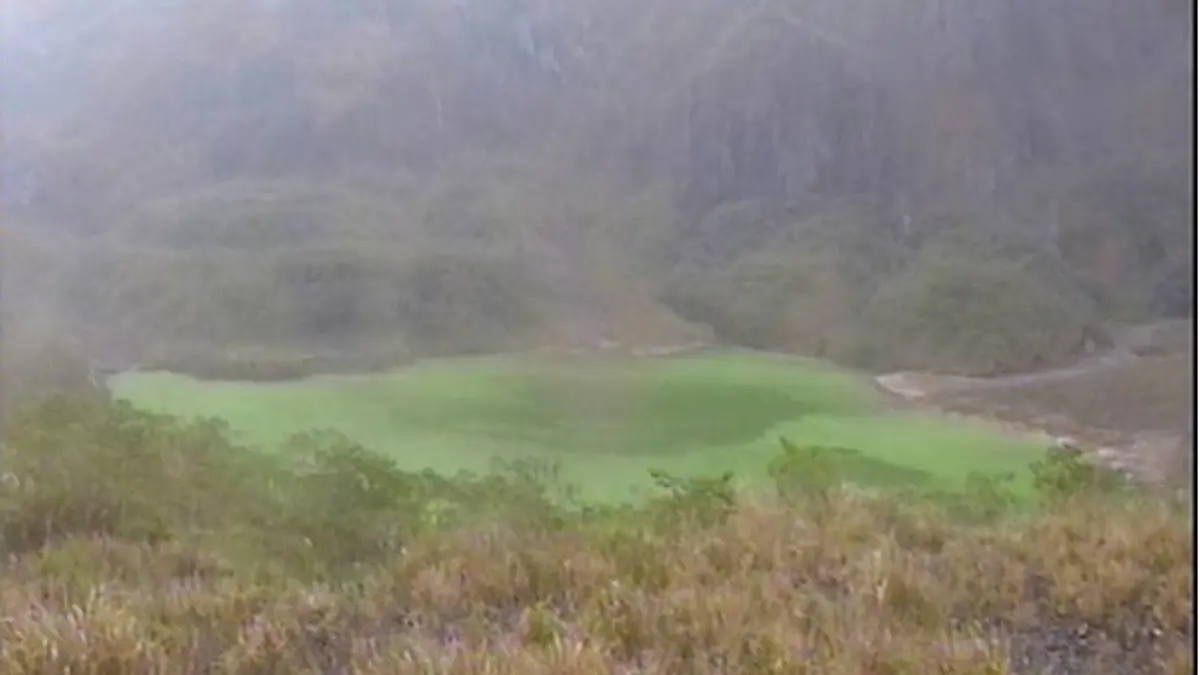 Pantauan Kawah Kelud oleh PVMBG