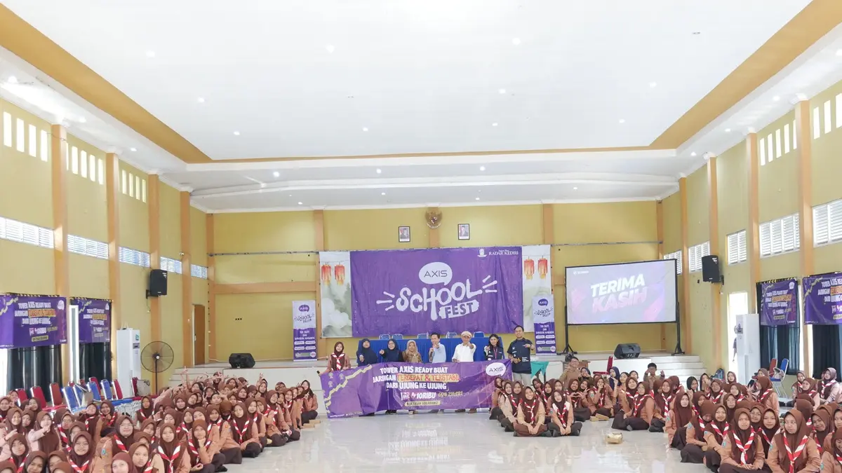 Peserta berfoto bersama usai kegiatan Axis School Fest 2026 di Aula SMAN 2 Nganjuk Jumat (7/8).