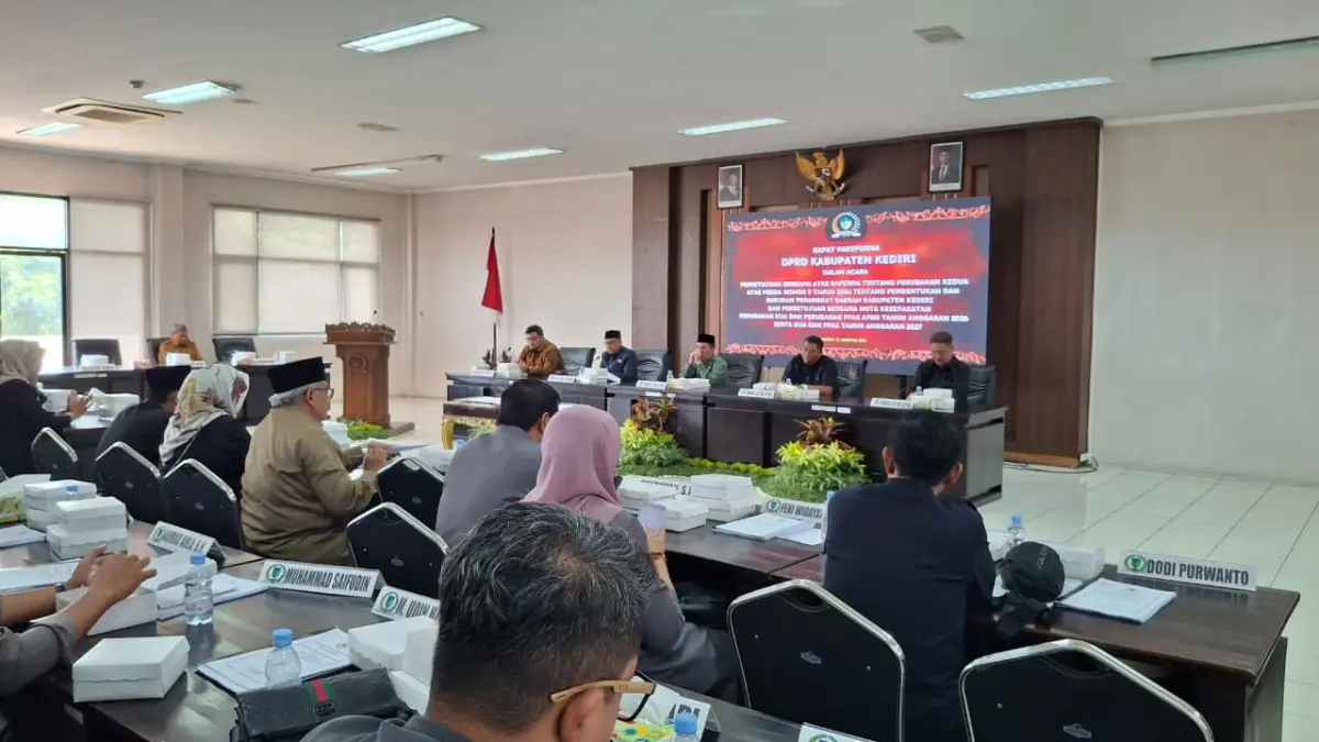 Pemkab Kediri bersama DPRD Kabupaten Kediri lakukan paripurna. salah satunya membahas terkait perampingan OPD. (Foto Asad MS)