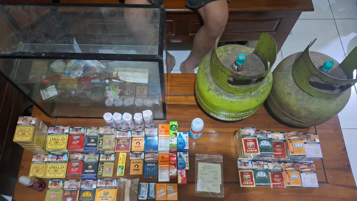 Barang bukti yang dicuri maling.