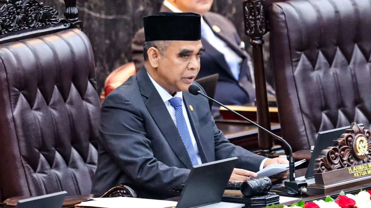 Ketua MPR Ahmad Muzani menyampaikan pidato dalam Sidang Tahunan MPR RI dan Sidang Bersama DPR-DPD RI Tahun 2025 di Gedung Nusantara, Kompleks Parlemen, Jakarta, Jumat (15/8/2025). (Salman Toyibi/ Jawa Pos)