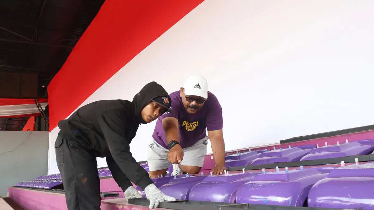 Ketua Panpel Persik Kediri, Tri Widodo mengatakan, sekitar 2.000 kursi single seat telah tiba dan siap untuk dipasang di Stadion Brawijaya.