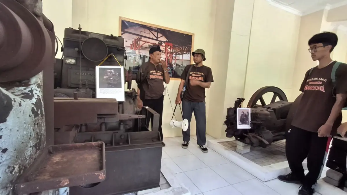 Barang-barang peninggalan TGP yang masih dijaga. Bahkan, melalui fasilitasi Dinas Pendidikan Kabupaten Kediri, dibangun laboratorium IPS untuk menjaga peninggalan itu sekaligus sebagai sarana edikasi. (Foto Asad MS)