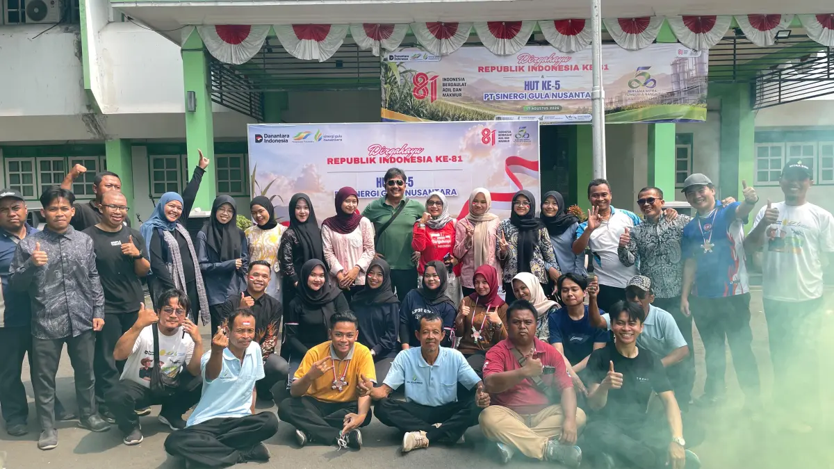 KOMPAK: Karyawan dan Driver berfoto bersama usai lomba memeringati HUT RI dan HUT PT SGN.