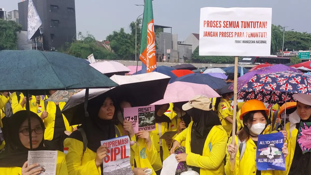 Demo hari ini. Aksi Mahasiswa yang tergabung dalam Badan Eksekutif Mahasiswa Universitas Indonesia (BEM UI). (Ryandi Zahdomo/JawaPos.com)