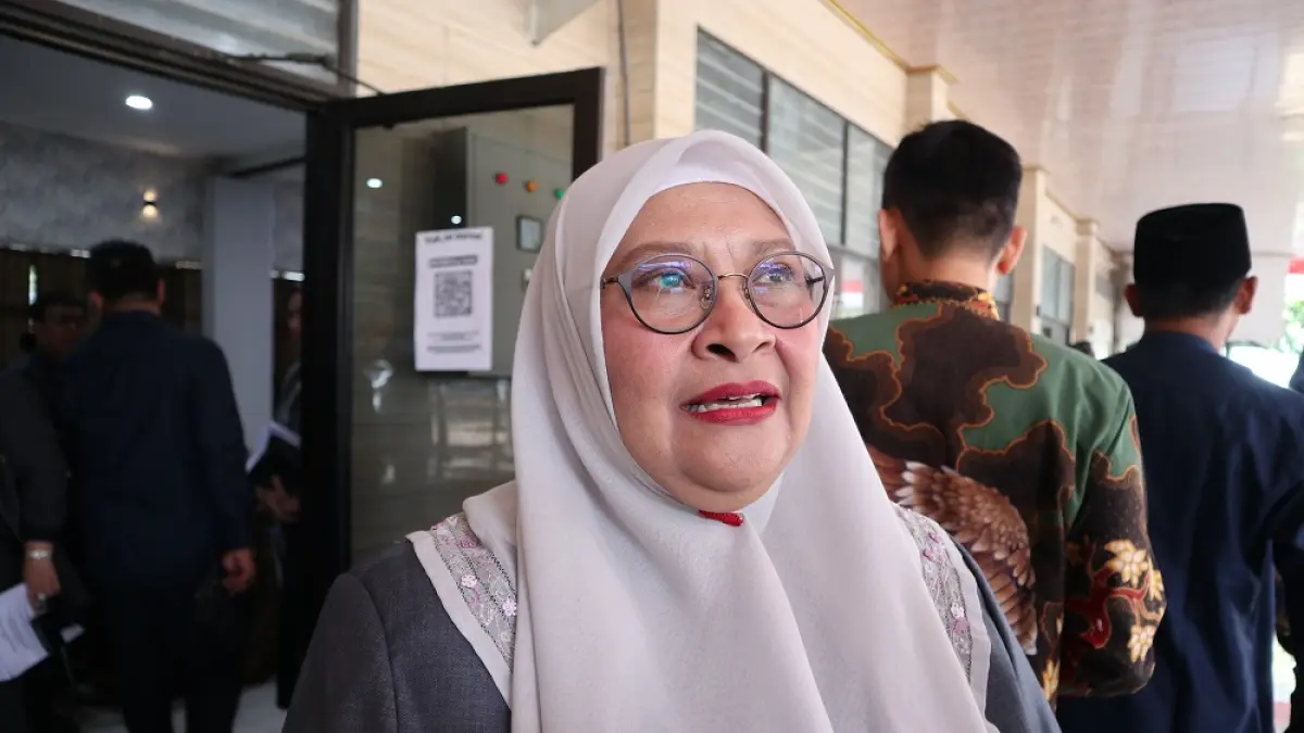 Ketua DPRD Kota Kediri Firdaus saat memberikan keterangan kepada awak media. 