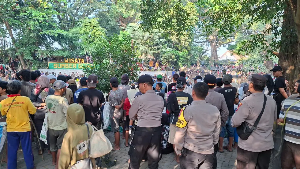 Polsek Pagu lakukan pengamanan acara di Desa Tanjung. (Foto Polsek Pagu)