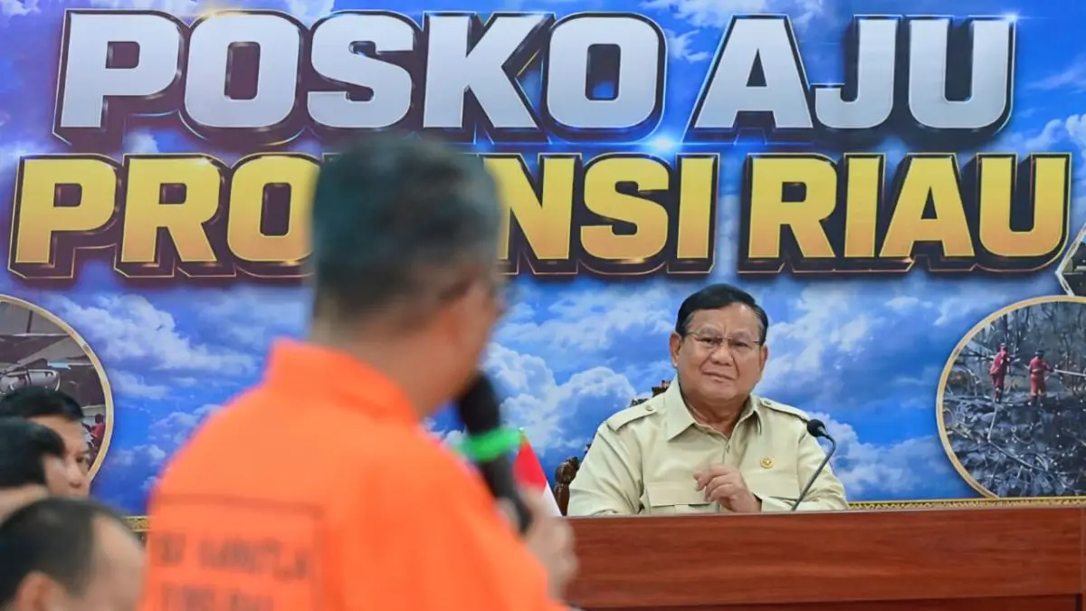 Presiden Prabowo Subianto memimpin rapat penanganan karhutla di Posko Aju Provinsi Riau, Senin (24/8/2026). (Dok. Sekretariat Wakil Presiden)

