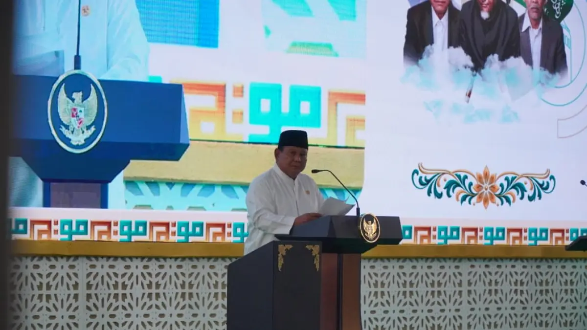 Presiden Prabowo menjanjikan bantuan layar interaktif bagi sekolah NU saat memberi sambutan dalam acara Muktamar ke-35 Nahdlatul Ulama di Ponpes Tambakberas, Jombang.