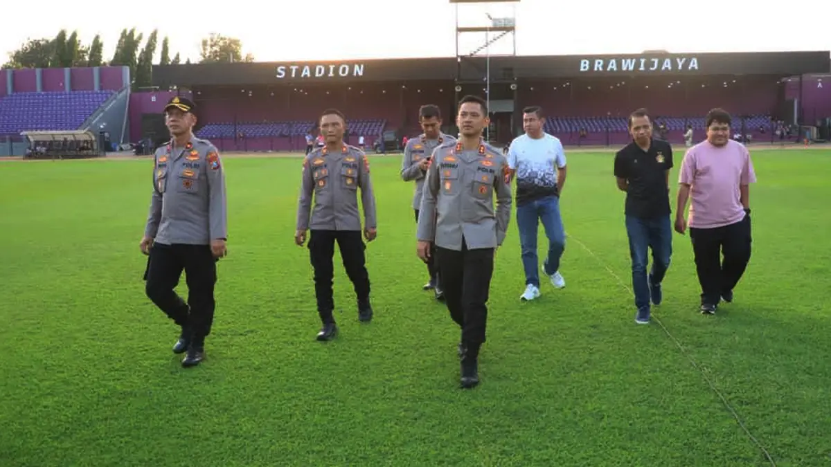 Polres Kediri Kota saat mengecek kesiapan Stadion Brawijaya yang akan dijadikan venue laga kandang Persik Kediri.